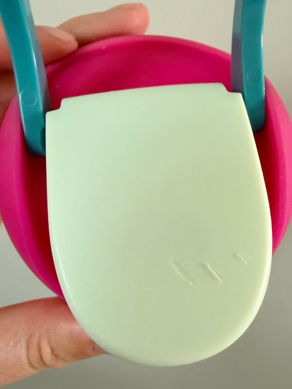 💗 Owala Water Bottle – Berry
Owala FreeSip Water Bottle with Pink/Mint Accents - Picture 6 of 8